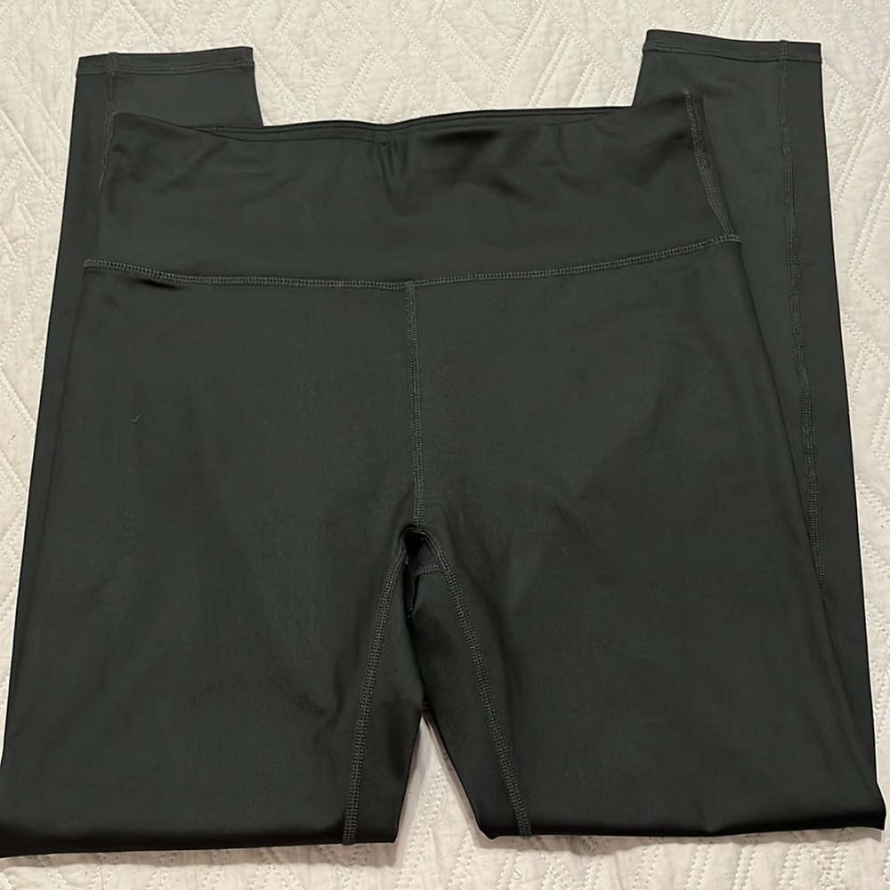 SALE! Fabletics Ultra Cool leggings. Never worn!